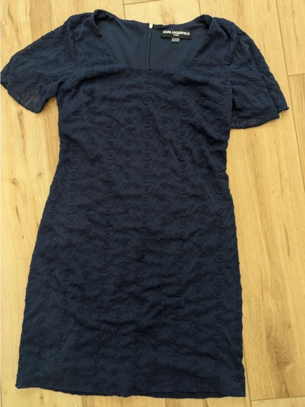 🛍️ Karl Lagerfeld Navy Eyelet Shift Dress Size 8 - Picture 3 of 6